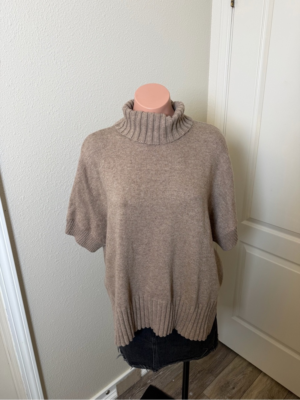 Pinch Soft Taupe Short-Sleeve Turtleneck Sweater Top Sz S